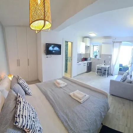 Studio Apartment Marella Vis Exterior photo